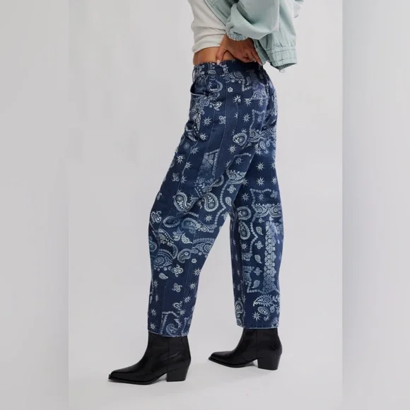 NWT Free People Good Luck Printed Barrel Jeans - navy bandana - Picture 3 of 6